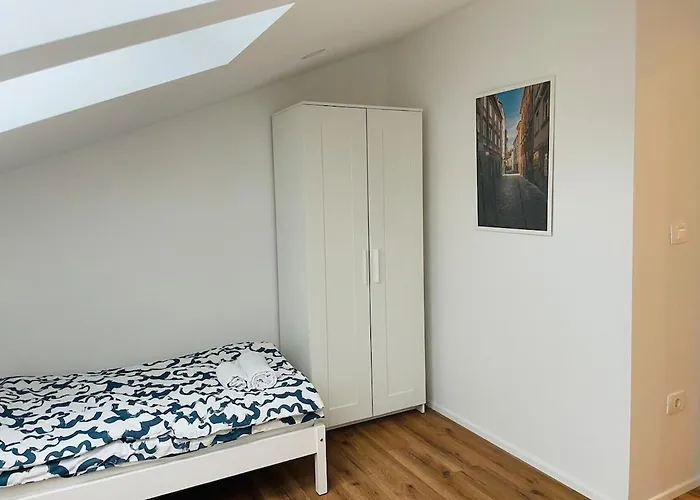 Rozna Rezidenca - Beautiful Attic For 6 People Daire